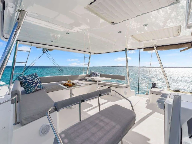 Bali NAUTI DOGS 5.4 de alquiler a Bahamas