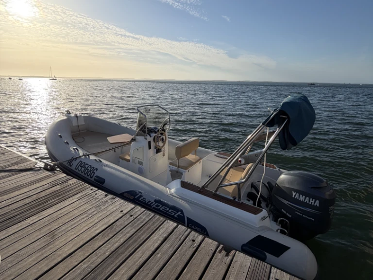Alquiler de embarcaciones Capelli Tempest 626 enLège-Cap-Ferret en Samboat
