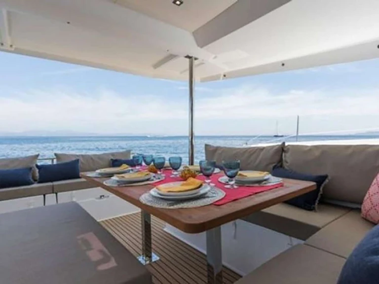 Alquiler Yate de lujo Fountaine Pajot con o sin  título de navegación