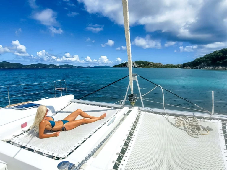 Lagoon NEON MOON de alquiler a Tortola