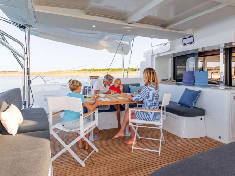 Alquiler Yate de lujo Lagoon con o sin  título de navegación