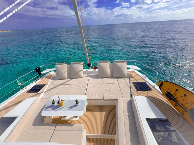 Bali M LEGACY de alquiler a Nassau