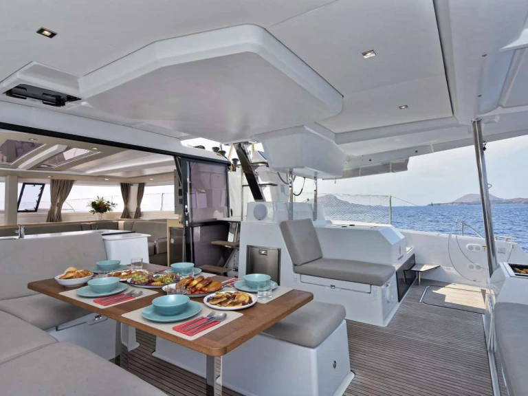 Alquiler de embarcaciones Fountaine Pajot HELIDONI enVolos en Samboat