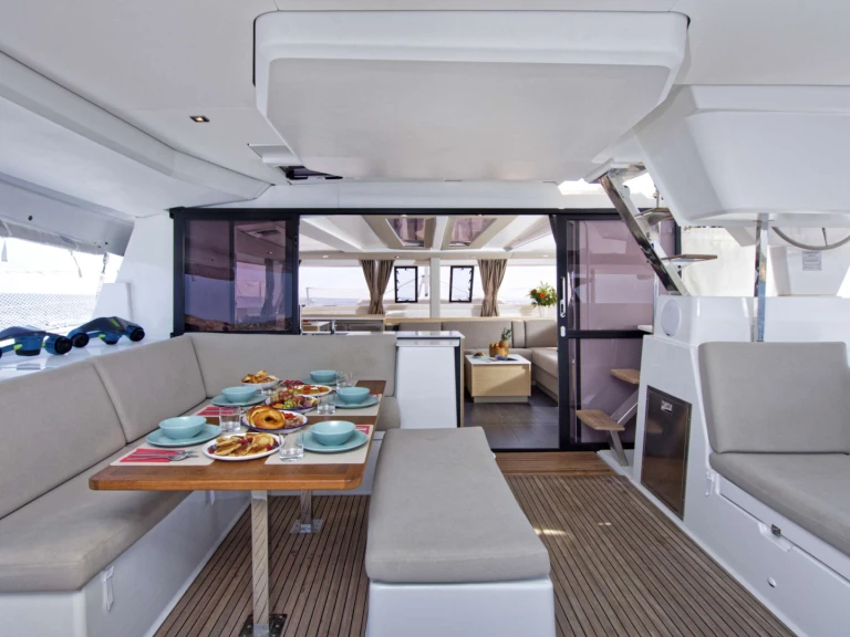 Alquiler de Yate de lujo, con o sin patrón Fountaine Pajot Volos