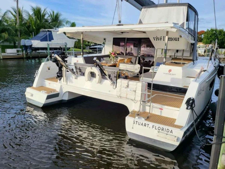 Alquiler Yate de lujo Fountaine Pajot con o sin  título de navegación