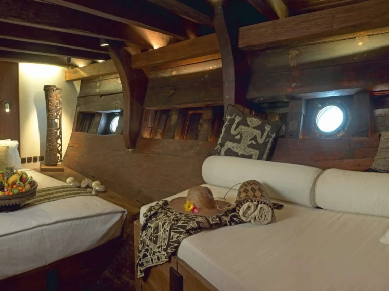 Alquiler de Custom Silolona en Labuanbajo