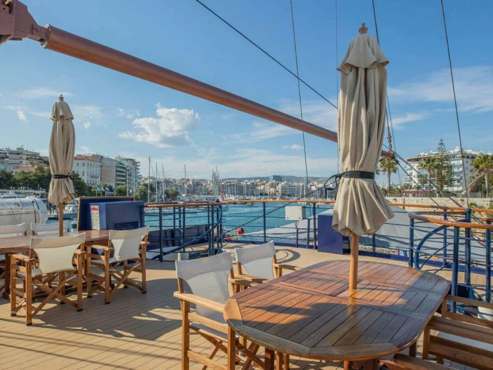 Alquiler de Custom Galileo en Atenas