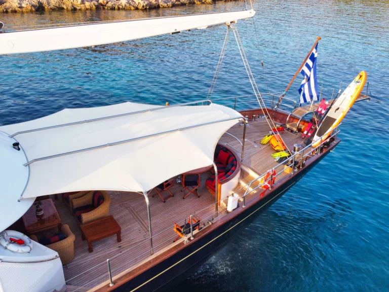 Alquiler de embarcaciones Perini Navi Tamarita enNápoles en Samboat