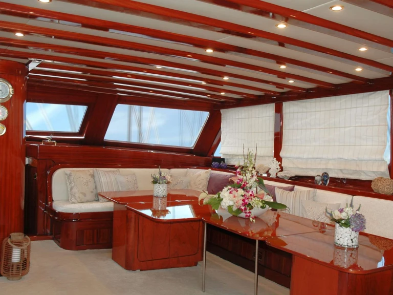 Custom MATINA de alquiler a Álimos
