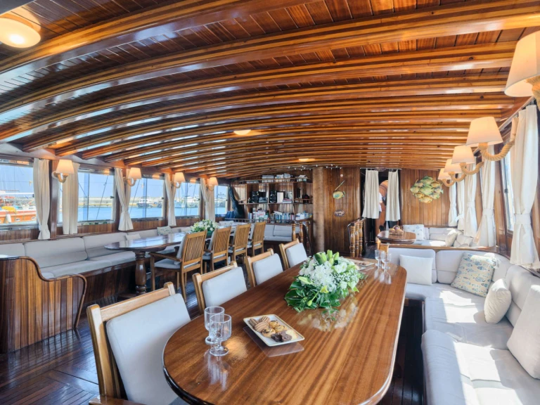 Custom Gulet-Motor Sailor THALASSA de alquiler a El Pireo