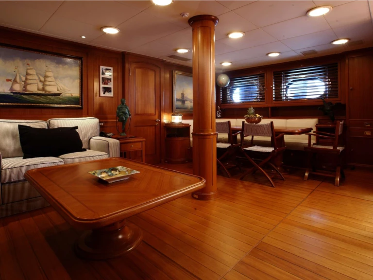 Alquiler de Yate de lujo, con o sin patrón Perini Navi Nápoles