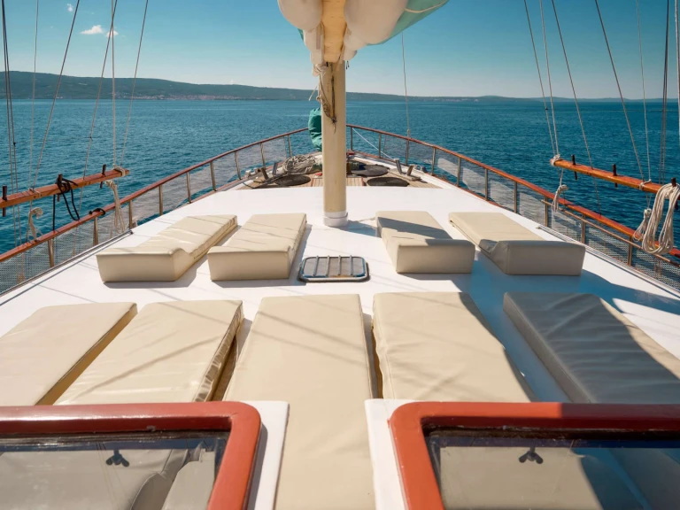 Alquiler de Yate de lujo, con o sin patrón  Custom Built Aluminum Cutter Krilo