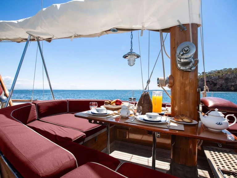 Yate de lujo para alquilar Provenza-Alpes-Costa Azul al mejor precio