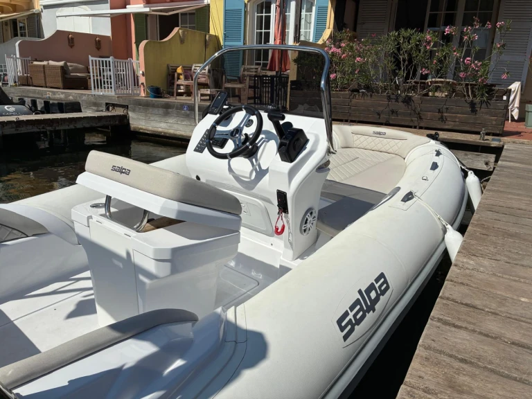 Alquiler de embarcaciones Salpa Salpa Soleil 20 enPort Grimaud en Samboat