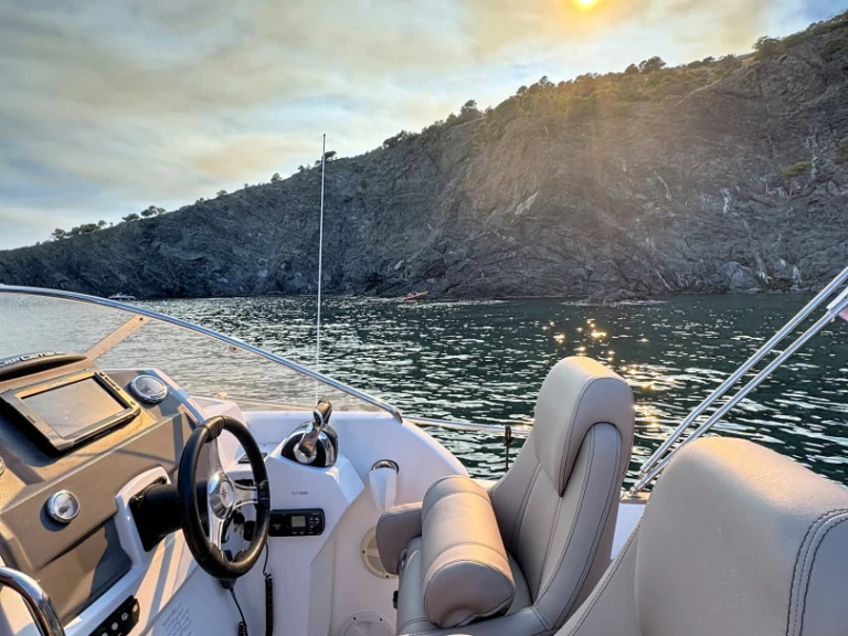Alquiler de embarcaciones Jeanneau Cap Camarat 8.5 WA enCerbère en Samboat