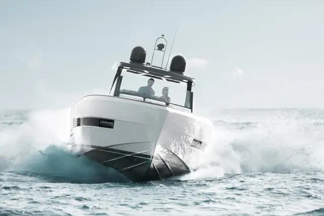 Alquiler de Fjord Fjord 42 Open en Saint-Tropez