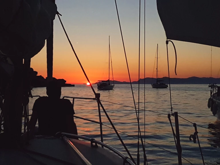 Velero para alquilar Sanary-sur-Mer al mejor precio