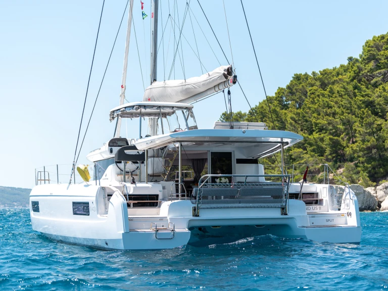 Alquiler de embarcaciones Lagoon Lagoon 43 - 3 + 1 cab. OW enKaštela en Samboat