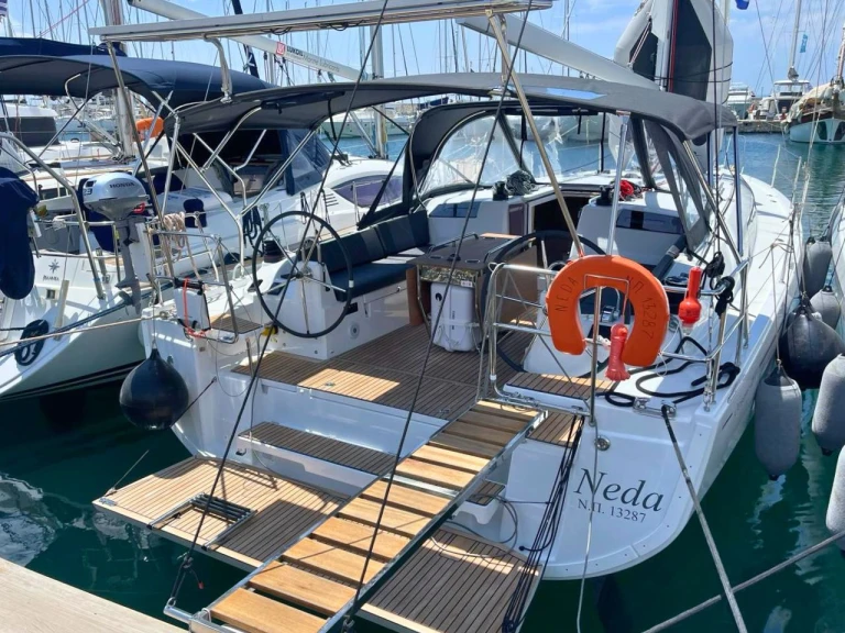 Alquiler de Bénéteau Oceanis 40.1 en Álimos