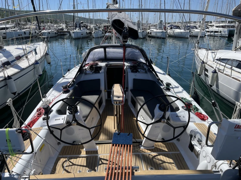 Alquiler de barcos Punat barato de Dehler 38 SQ