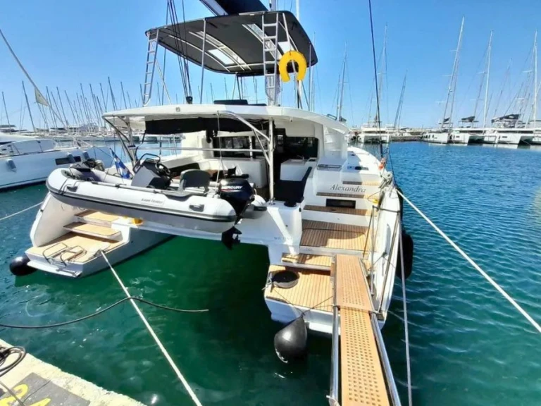 Catamarán para alquilar Álimos al mejor precio
