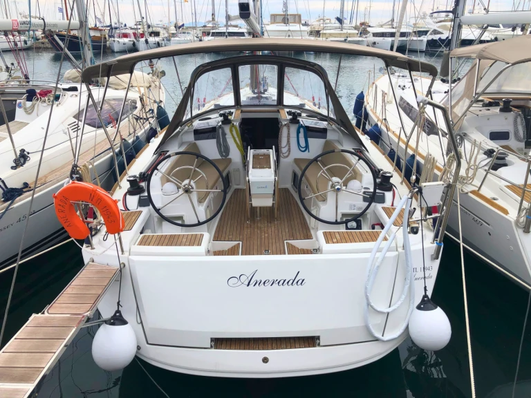 Alquiler de Jeanneau Sun Odyssey 419 en Álimos