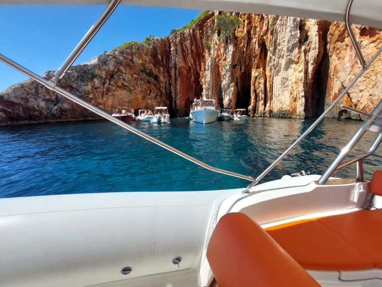 Alquiler de Neumática, con o sin patrón Marlin Boat Hvar