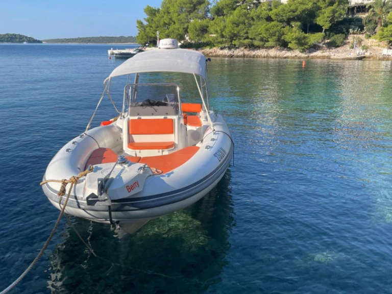 Alquiler Neumática Marlin Boat con o sin  título de navegación