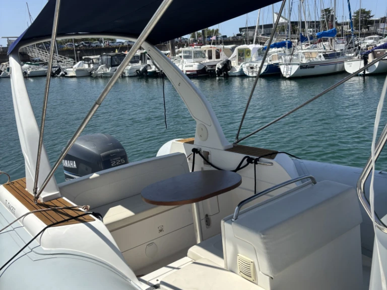 Capeli Tempest 770 de alquiler a La Rochelle