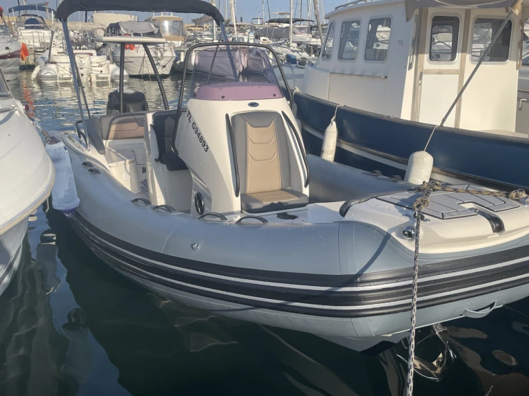 Alquiler de embarcaciones Grand Boats G650 GOLDEN LINE enPort de Bormes-les-Mimosas en Samboat