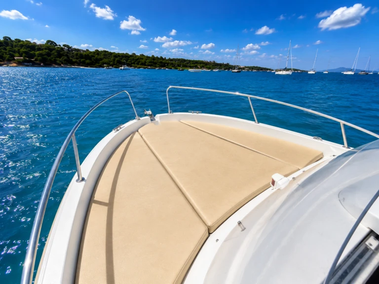 Alquiler de embarcaciones Jeanneau Cap Camarat 555 WA enMandelieu-la-Napoule en Samboat