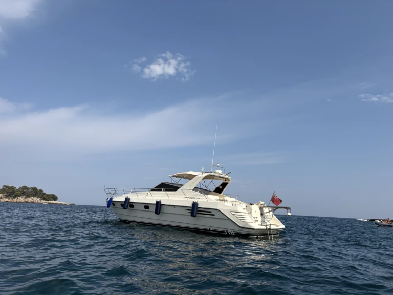 Alquiler de embarcaciones Princess 46 enAntibes en Samboat