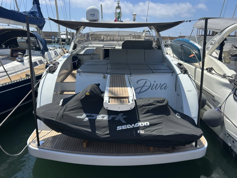 Alquiler de barcos Nettuno barato de Rizzardi 50 Top Line