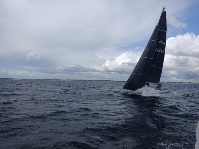 Alquiler Velero Jeanneau con o sin  título de navegación