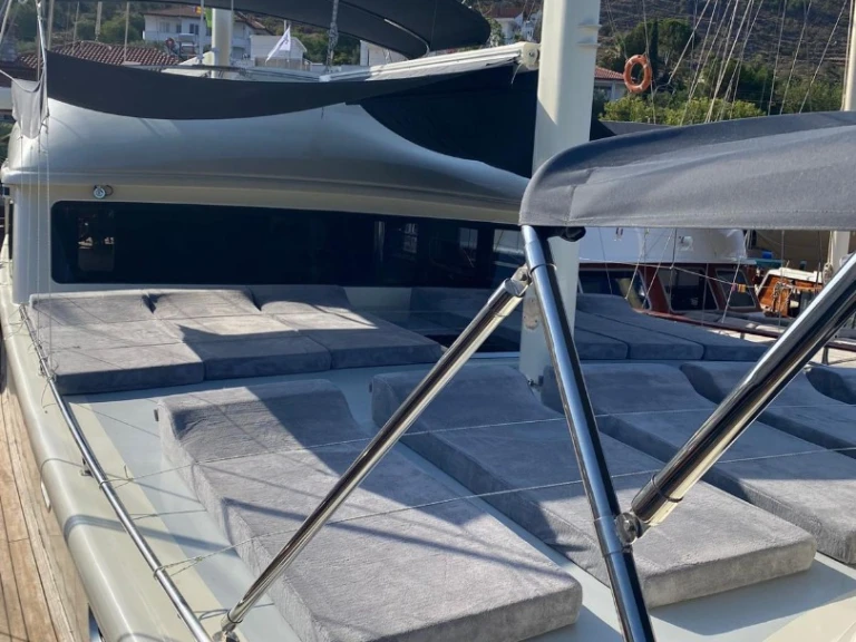 Alquiler Velero Custom Made con o sin  título de navegación