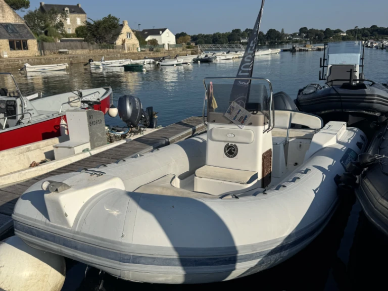 Alquiler de embarcaciones Capelli Tempest 650 Open enBaden en Samboat