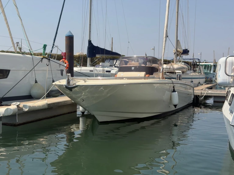 Alquiler de Invictus  280 SX en Portimão