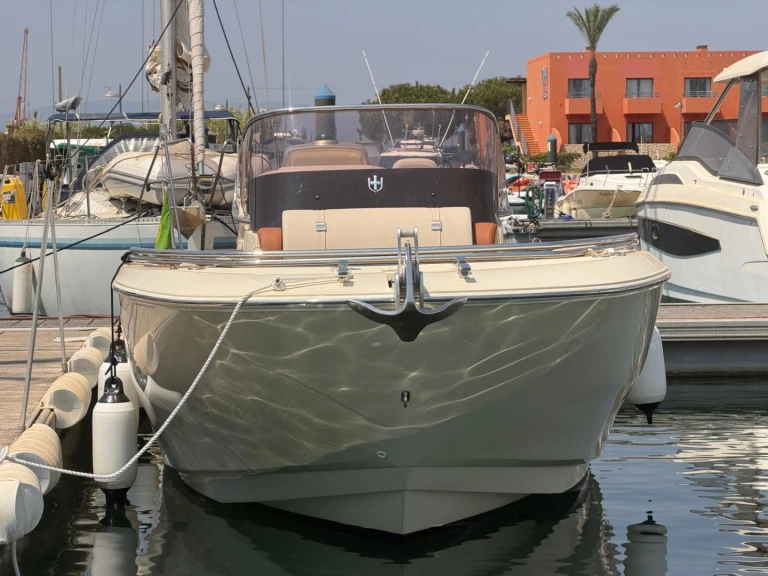 Alquiler de embarcaciones Invictus  280 SX enPortimão en Samboat