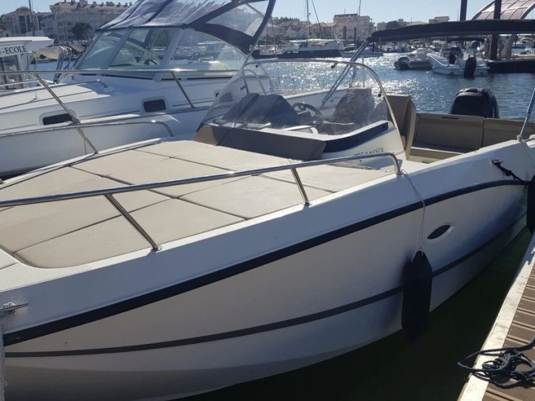 Alquiler de Quicksilver Activ 755 Sundeck en Marsella