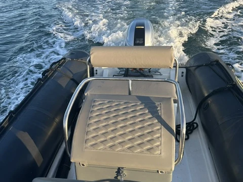 Bombard Explorer 550 SP de alquiler a Bénodet