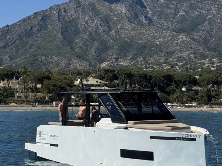 Alquiler de De Antonio D34 Xplorer en Marbella