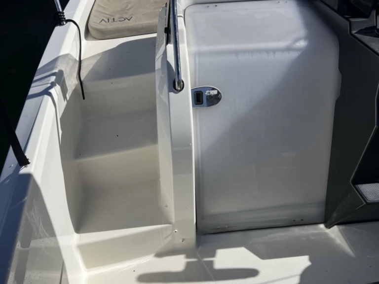 Alquiler de barcos Marsella barato de Activ 675 Sundeck