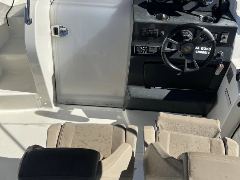 Alquiler de embarcaciones Quicksilver Activ 675 Sundeck enMarsella en Samboat