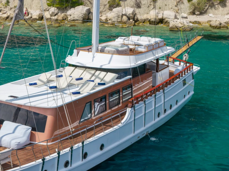 Velero para alquilar Kaštel Stari al mejor precio
