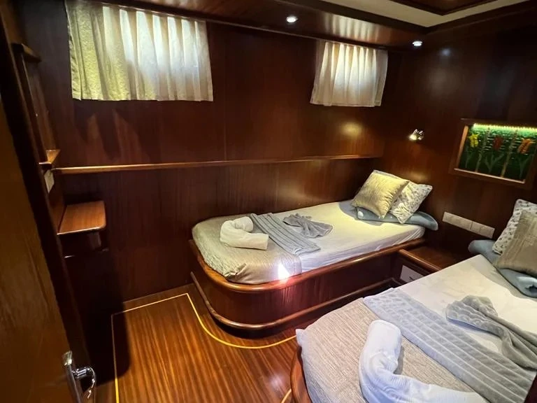 Alquiler Velero Custom Made con o sin  título de navegación