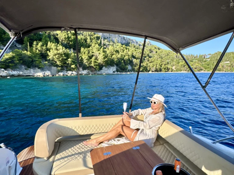Alquiler de embarcaciones Bavaria S30 Open enSplit en Samboat