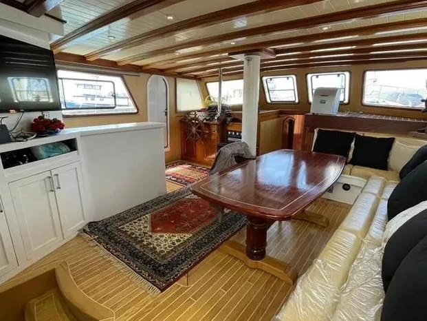 Alquiler Velero Custom Made con o sin  título de navegación