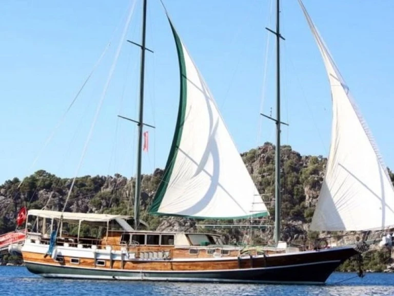 Alquiler Velero Custom Made con o sin  título de navegación