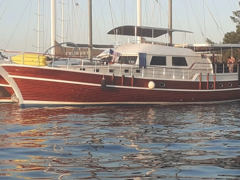 Alquiler Velero Custom Made con o sin  título de navegación
