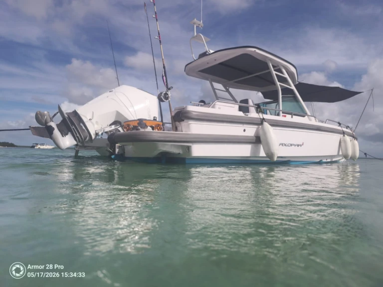 Alquiler de barcos Le Gosier barato de Axopar 28 T-Top